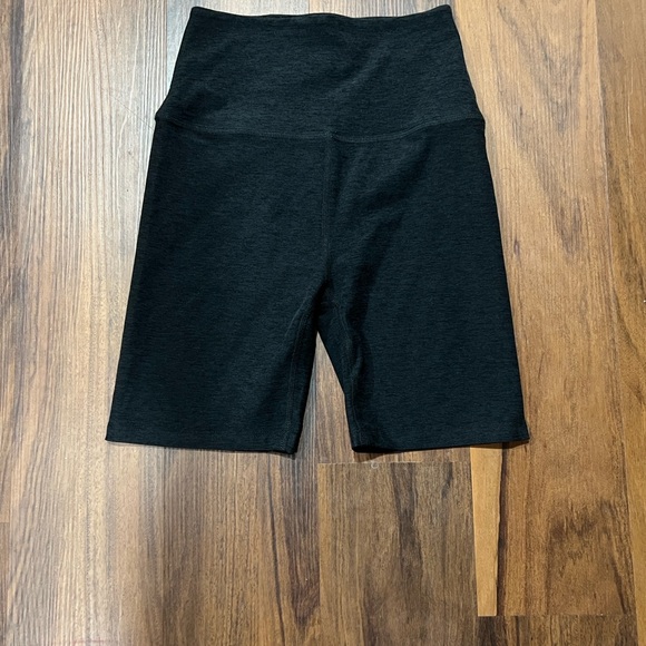 Beyond Yoga Shorts - Picture 1 of 3